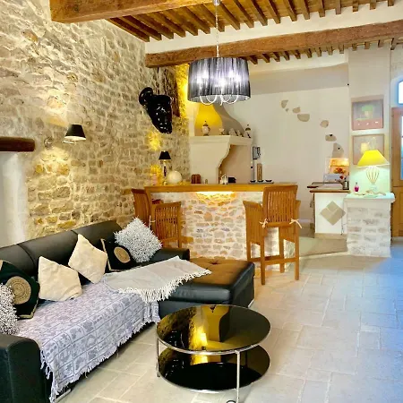 Holiday home Authentique Bijou Coeur D'orange A 2 Pas Du Theatre Antique!