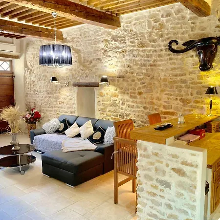 Holiday home Authentique Bijou Coeur D'orange A 2 Pas Du Theatre Antique! Orange (Vaucluse)