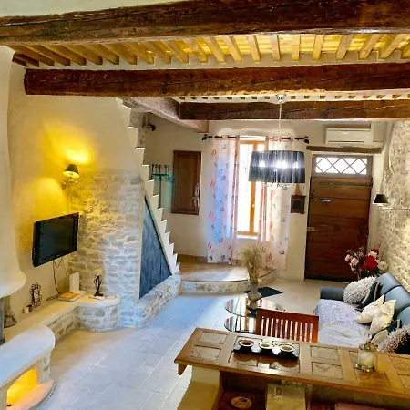 Holiday home Authentique Bijou Coeur D'orange A 2 Pas Du Theatre Antique! *